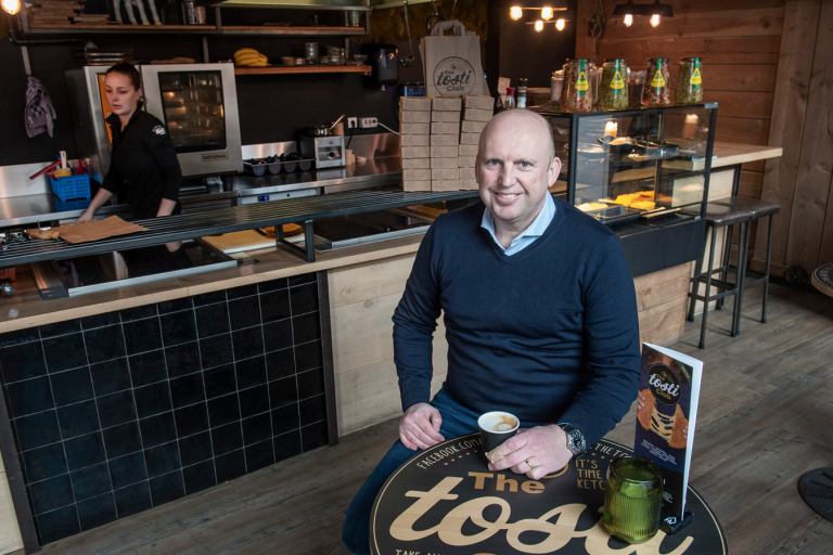 Papa verovert het land vanuit Breda met The Tosti Club